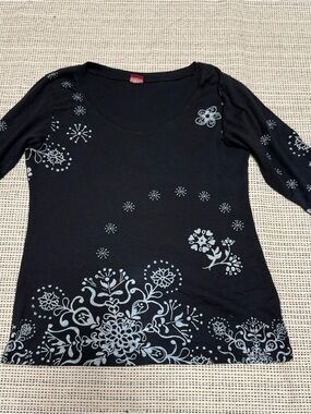 3/$20🍁SALE! Woman’s black/ gray cotton Y2K floral print 3/4 sleeves
